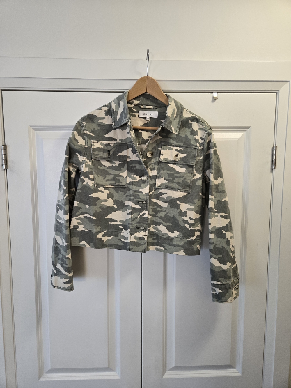 John + Jenn Cropped Camo Utility Jacket - Green & Cream